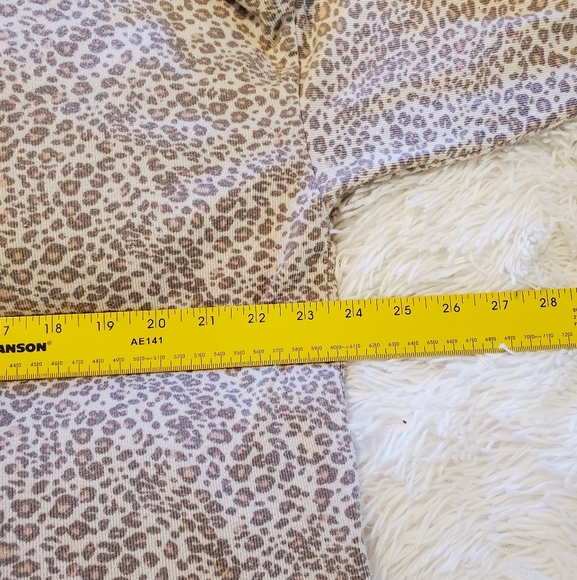 American Eagle Leopard Print Tunic Style V-Neck Sweater - Picture 7 of 8